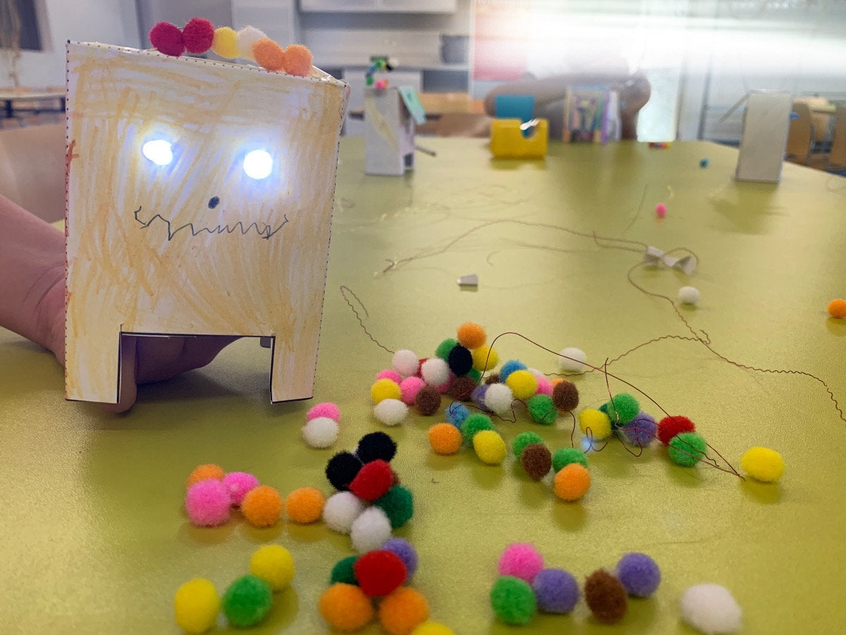 L.U.R.i.-7 Papierroboter